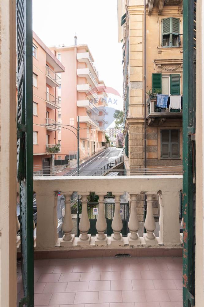 appartamento in vendita a Genova in zona Sestri Ponente