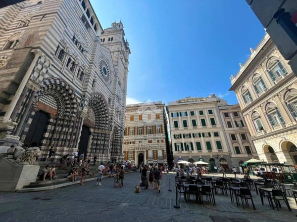 appartamento in vendita a Genova in zona Sottoripa / Maddalena / Molo