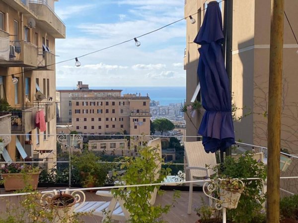 appartamento in vendita a Genova in zona Quarto dei Mille
