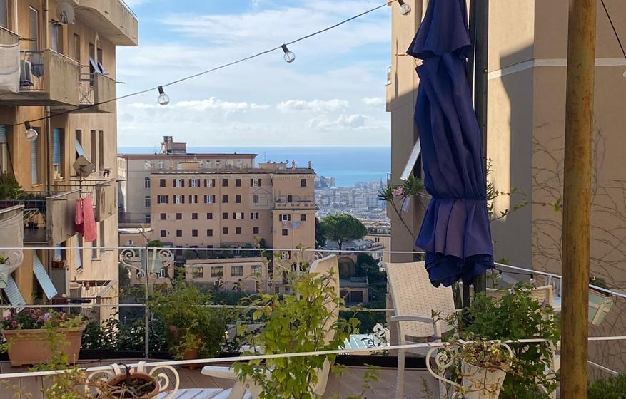 appartamento in vendita a Genova in zona Quarto dei Mille