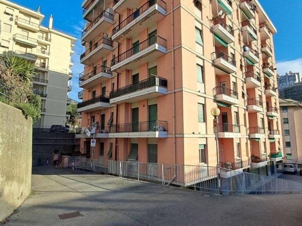 appartamento in vendita a Genova in zona Palmaro / Pra'