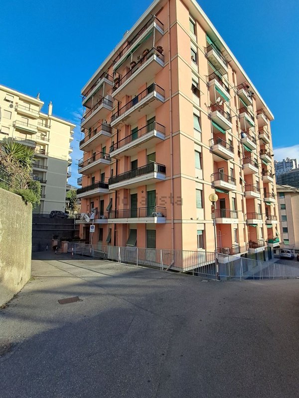 appartamento in vendita a Genova in zona Palmaro / Pra'