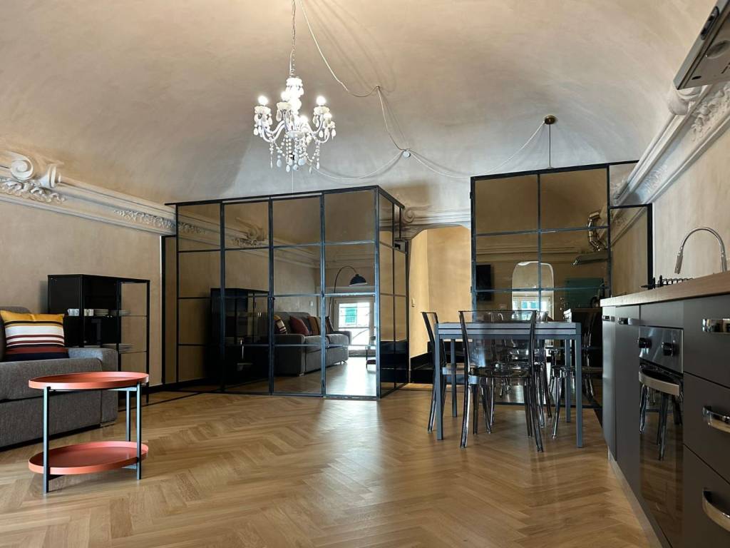 appartamento in vendita a Genova in zona Sottoripa / Maddalena / Molo