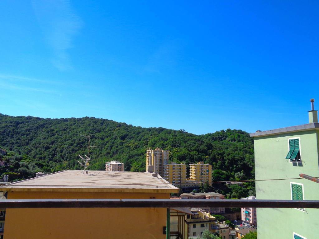 appartamento in vendita a Genova in zona Quezzi
