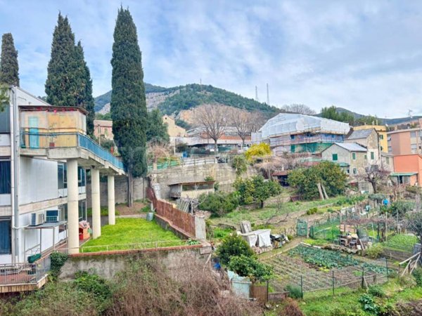 appartamento in vendita a Genova in zona Sestri Ponente
