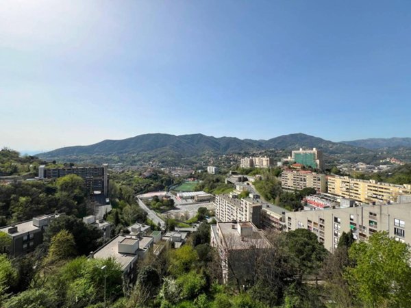 appartamento in vendita a Genova in zona Rivarolo