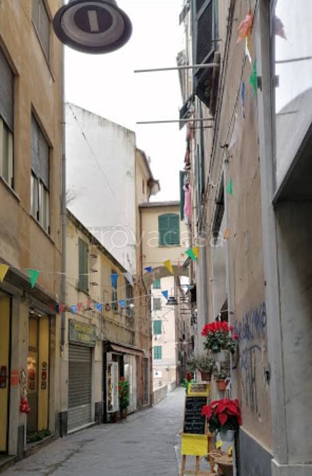 appartamento in vendita a Genova in zona Sottoripa / Maddalena / Molo