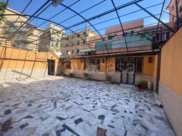 negozio in vendita a Genova in zona Marassi