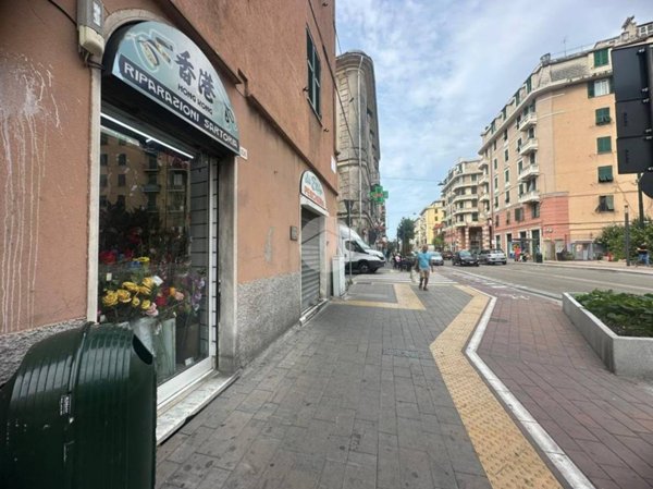 negozio in vendita a Genova in zona Cornigliano