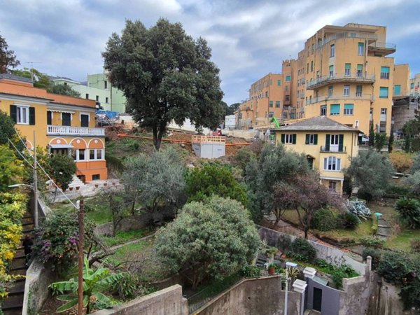 appartamento in vendita a Genova in zona Sturla