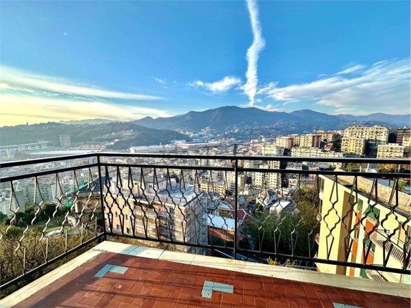 appartamento in vendita a Genova in zona Certosa