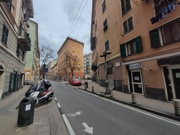 negozio in vendita a Genova in zona Certosa