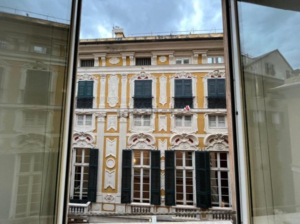 appartamento in vendita a Genova in zona Sottoripa / Maddalena / Molo