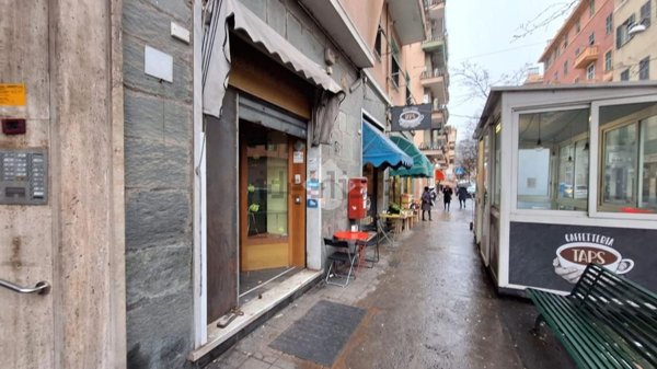 negozio in vendita a Genova in zona Rivarolo