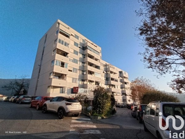 appartamento in vendita a Genova in zona Rivarolo