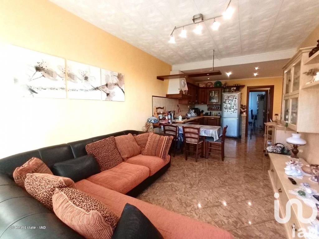 appartamento in vendita a Genova in zona Rivarolo