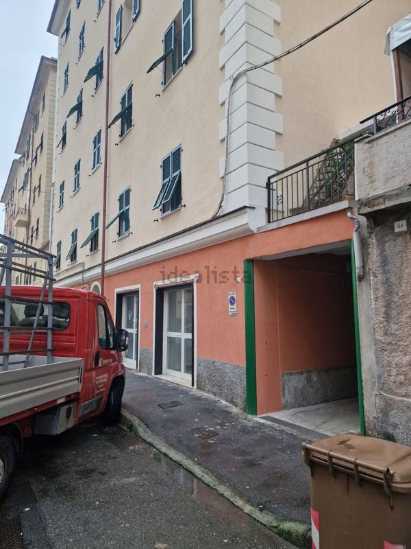 ufficio in vendita a Genova in zona Sestri Ponente