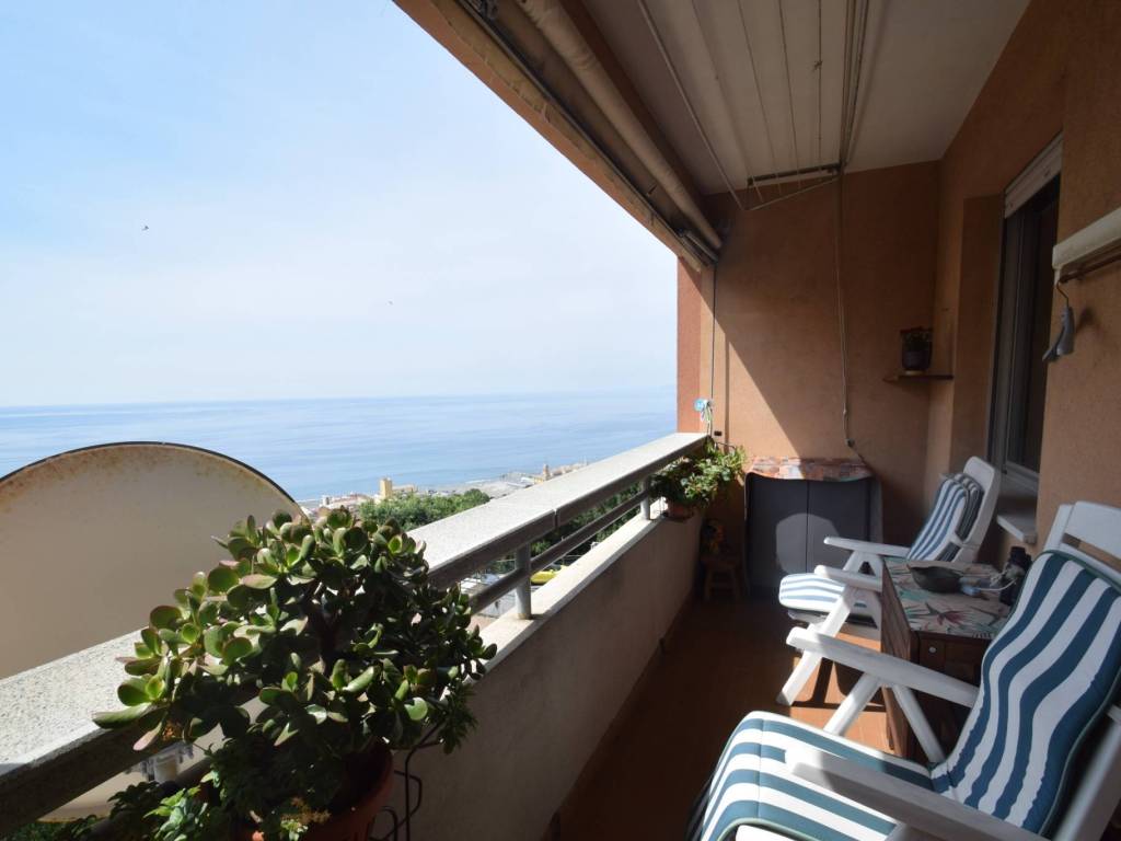 appartamento in vendita a Genova in zona Voltri