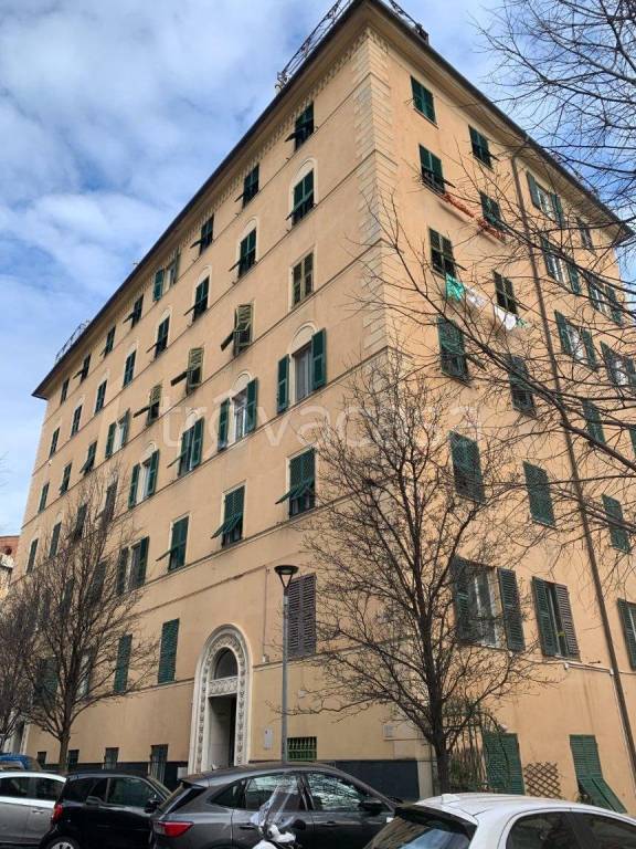appartamento in vendita a Genova in zona Carignano