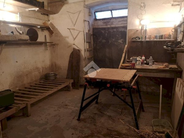 locale di sgombero in vendita a Genova