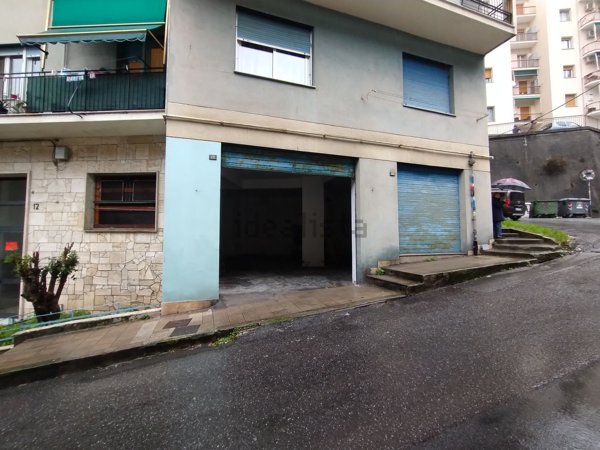 locale di sgombero in vendita a Genova in zona Rivarolo
