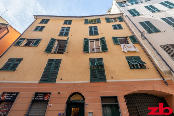 appartamento in vendita a Genova in zona Sottoripa / Maddalena / Molo