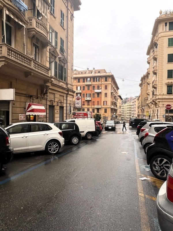 locale commerciale in vendita a Genova in zona San Fruttuoso