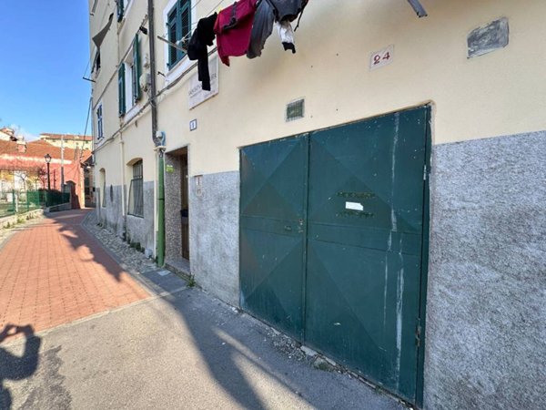 locale di sgombero in vendita a Genova in zona Pontedecimo
