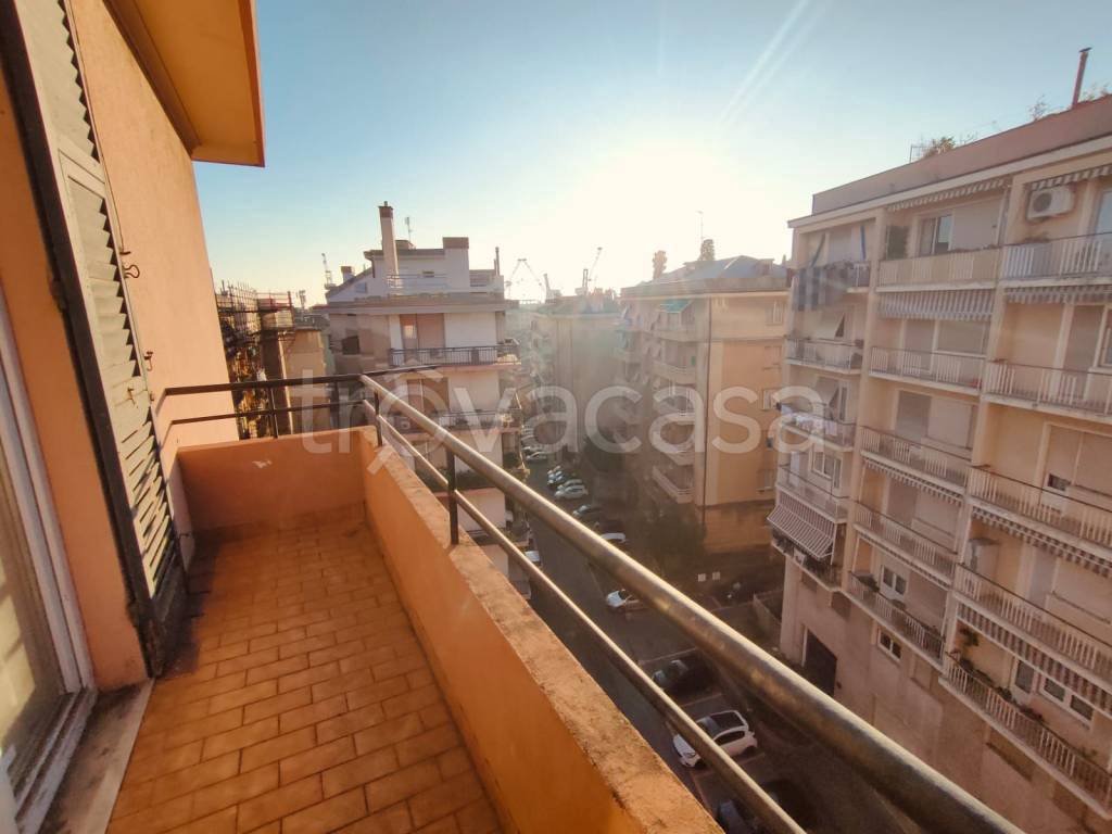 appartamento in vendita a Genova in zona Sestri Ponente