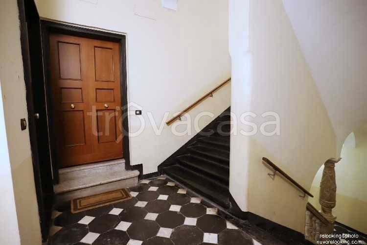 appartamento in vendita a Genova in zona Sottoripa / Maddalena / Molo