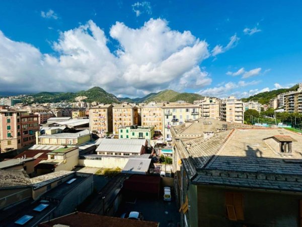 appartamento in vendita a Genova in zona Sestri Ponente