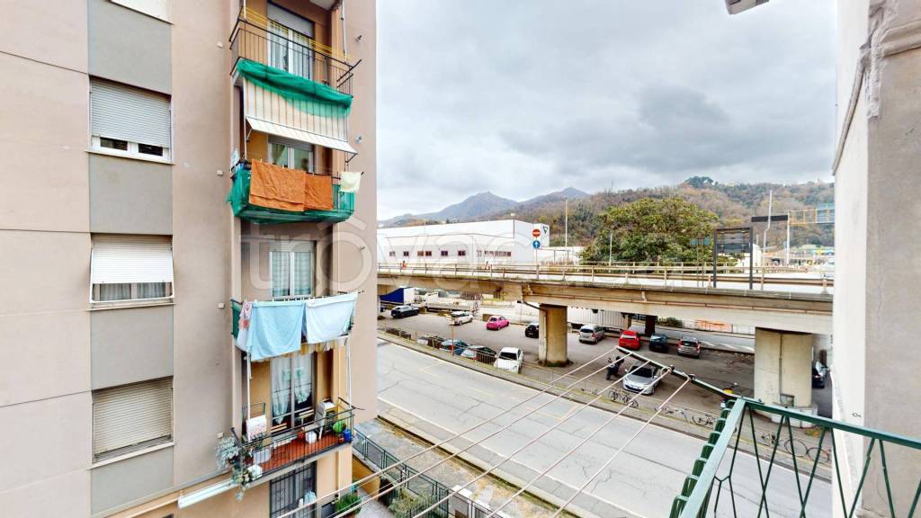 appartamento in vendita a Genova in zona Bolzaneto