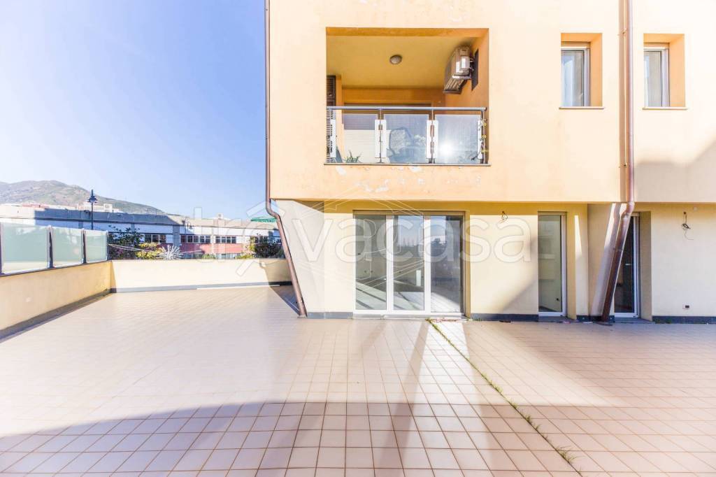 appartamento in vendita a Genova in zona Sestri Ponente