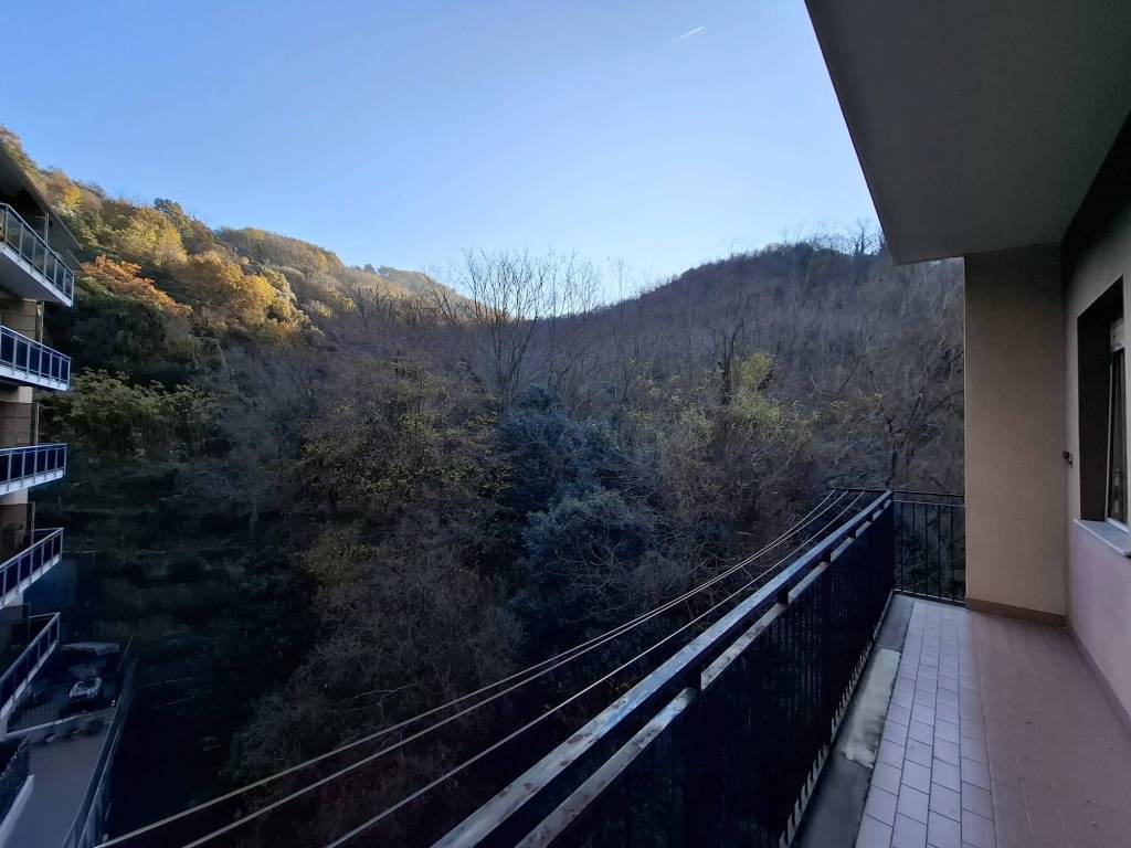 appartamento in vendita a Genova in zona Rivarolo