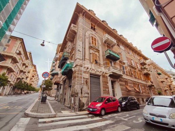 appartamento in vendita a Genova in zona Sestri Ponente