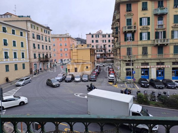 appartamento in vendita a Genova in zona Sestri Ponente