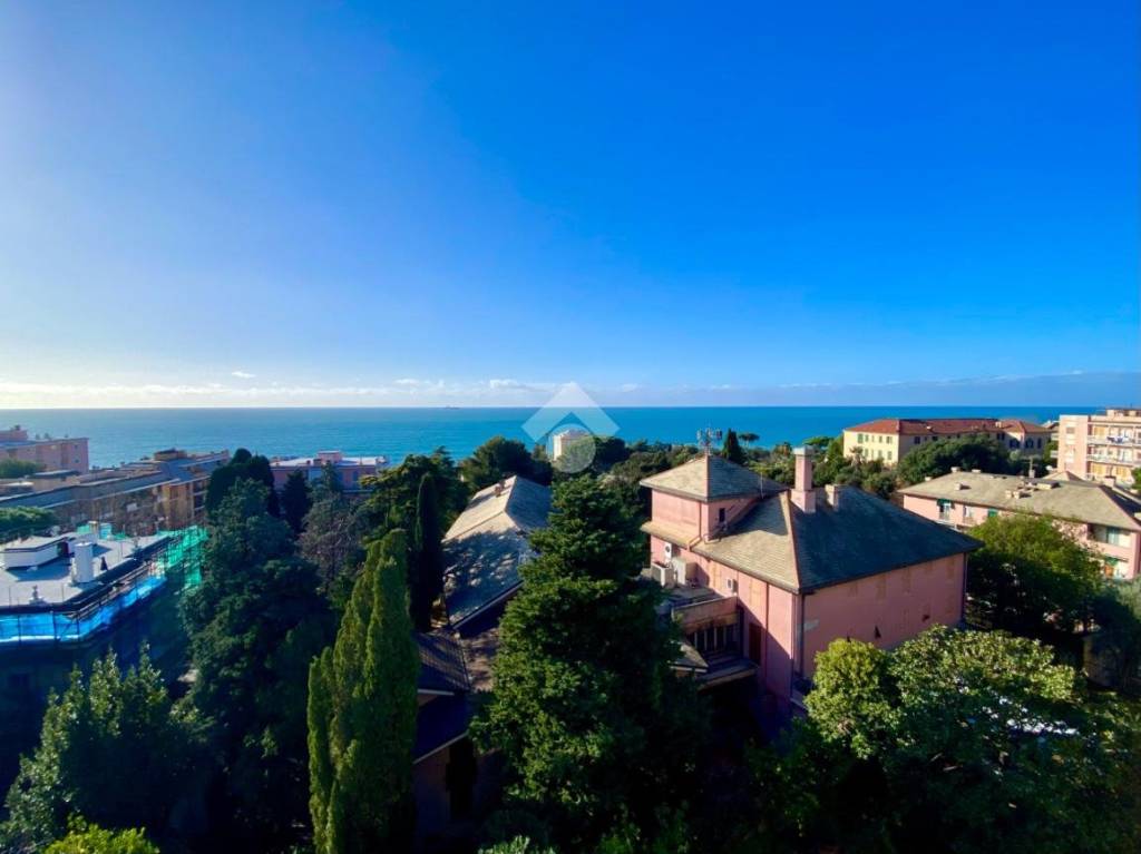appartamento in vendita a Genova in zona Quarto dei Mille