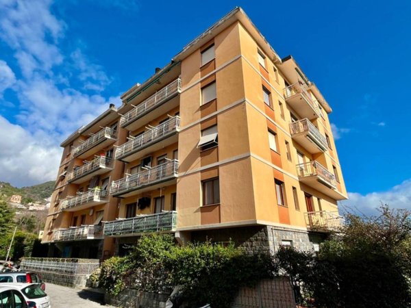 appartamento in vendita a Genova in zona Sestri Ponente