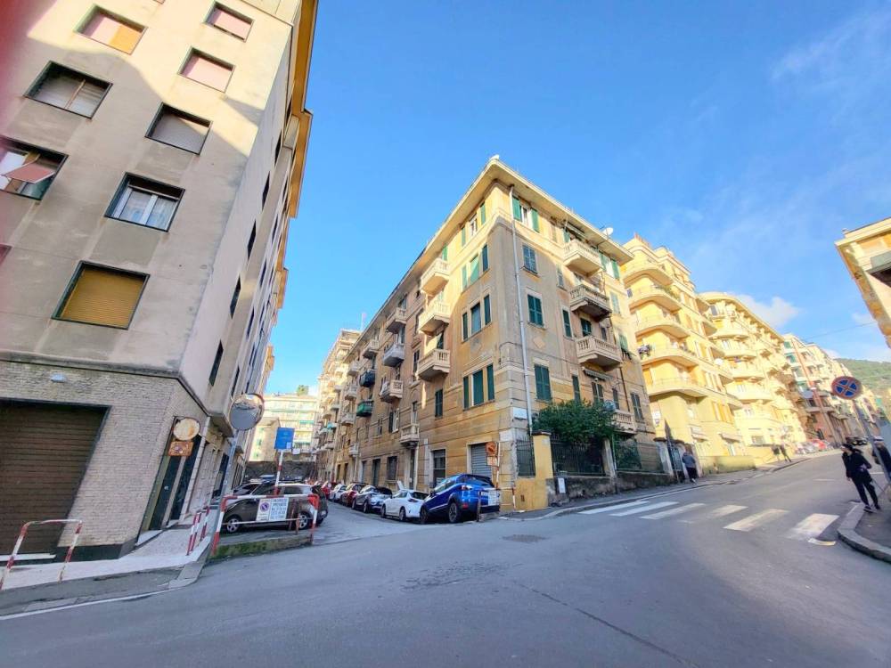 appartamento in vendita a Genova in zona Sestri Ponente