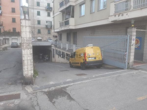 locale di sgombero in vendita a Genova in zona Molassana