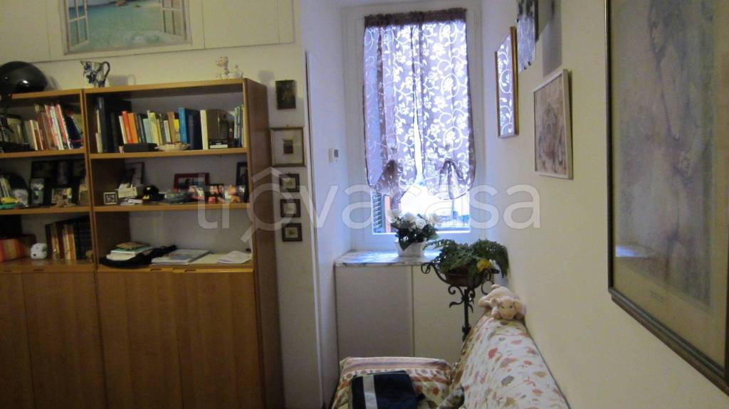 appartamento in vendita a Genova in zona Staglieno