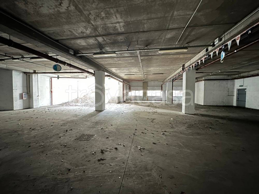 locale di sgombero in vendita a Genova in zona Sampierdarena