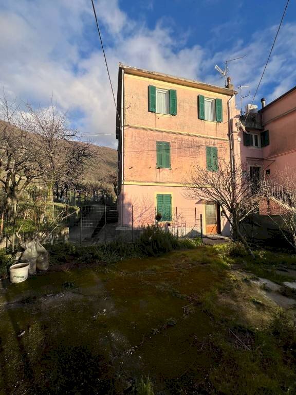 appartamento in vendita a Genova in zona Bavari