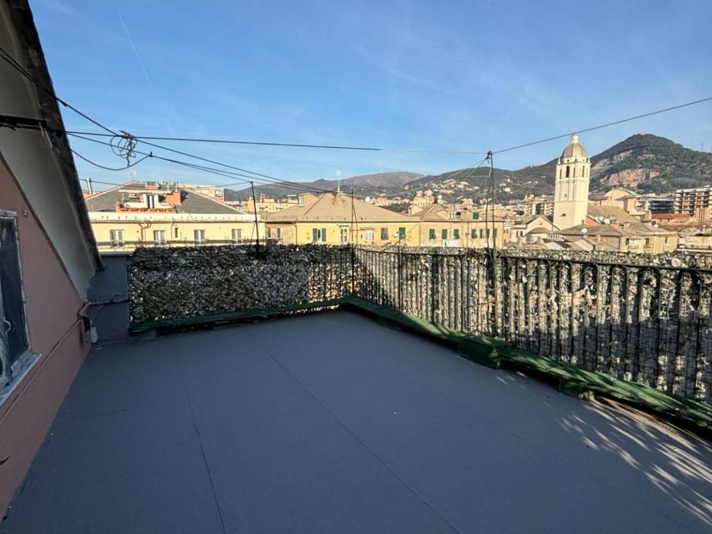 appartamento in vendita a Genova in zona Sestri Ponente