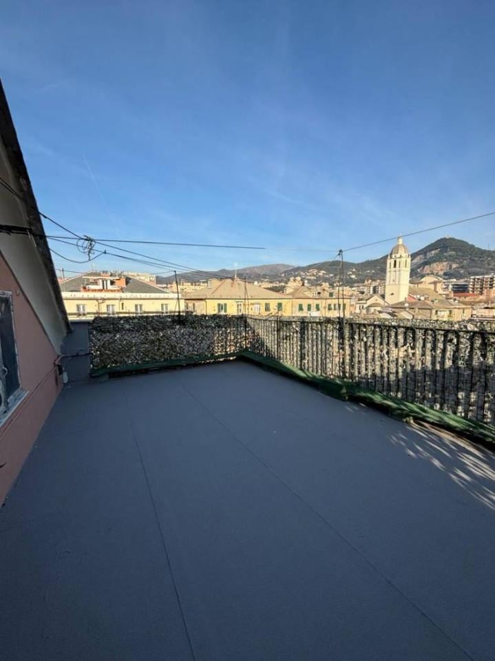 appartamento in vendita a Genova in zona Sestri Ponente