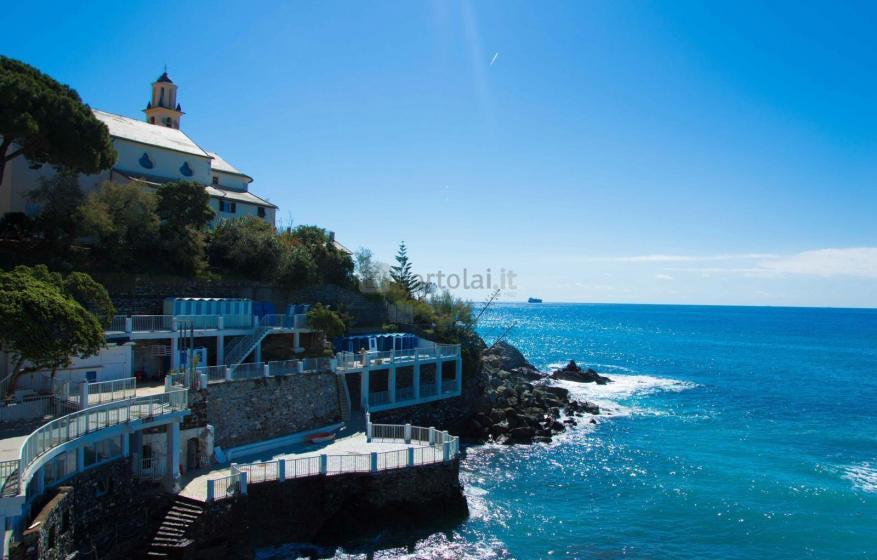 appartamento in vendita a Genova in zona Quarto dei Mille