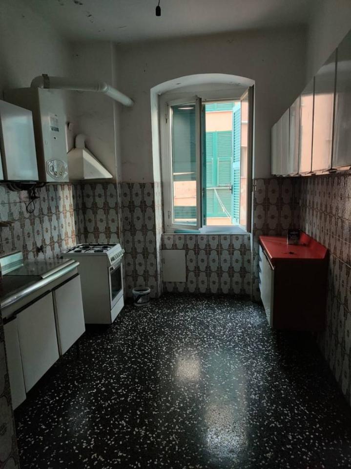 appartamento in vendita a Genova in zona Rivarolo