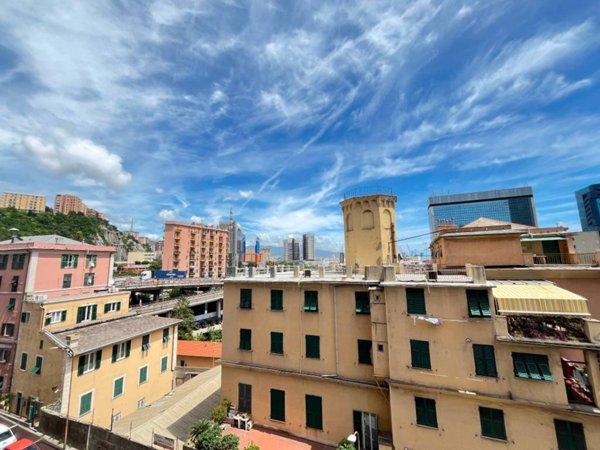 ufficio in vendita a Genova in zona Sampierdarena