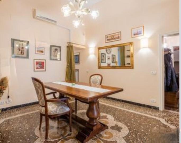 casa indipendente in vendita a Genova in zona Castelletto