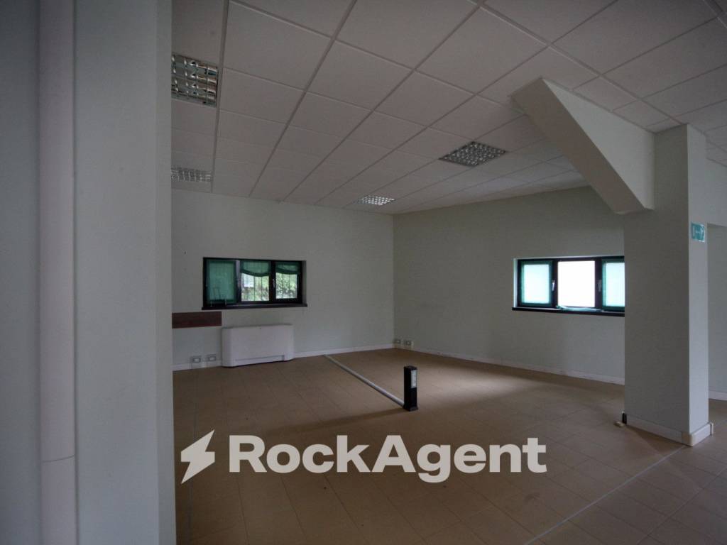 ufficio in vendita a Genova in zona Staglieno